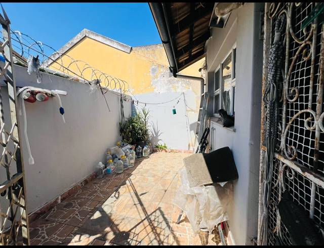 3 BEDROOM FREEHOLD FOR SALE IN NEWLANDS WEST